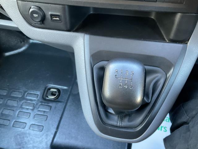 2020 Peugeot Expert 1400 2.0 Bluehdi 120 Professional Van (NU70GZH) Image 28