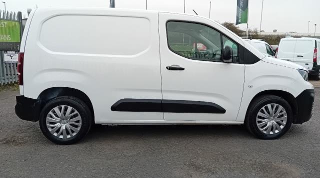 2020 Peugeot Partner 1000 1.5 Bluehdi 100 Professional Van (NU70HXX) Image 13