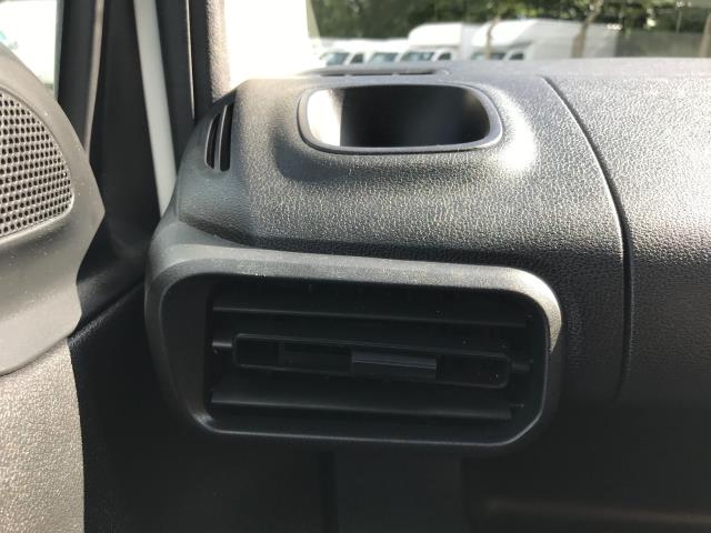 2020 Peugeot Partner 1000 1.5 Bluehdi 100 Professional Van (NU70HYJ) Image 25