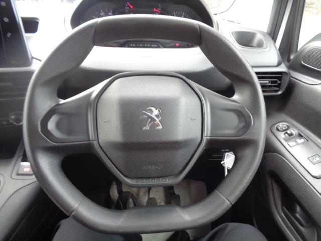 2020 Peugeot Partner 1000 1.5 Bluehdi 100 Professional Van (NU70HZG) Image 25