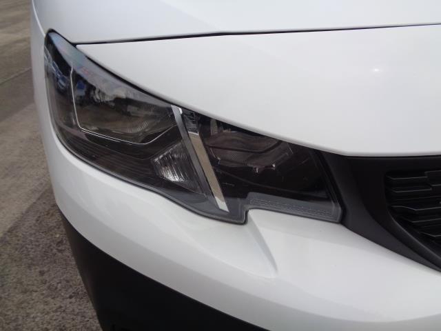 2020 Peugeot Partner 1000 1.5 Bluehdi 100 Professional Van (NU70HZG) Image 10