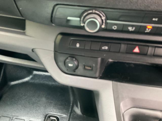 2020 Peugeot Expert 1200 1.5 Bluehdi 100 Professional Van (NU70HZR) Image 27