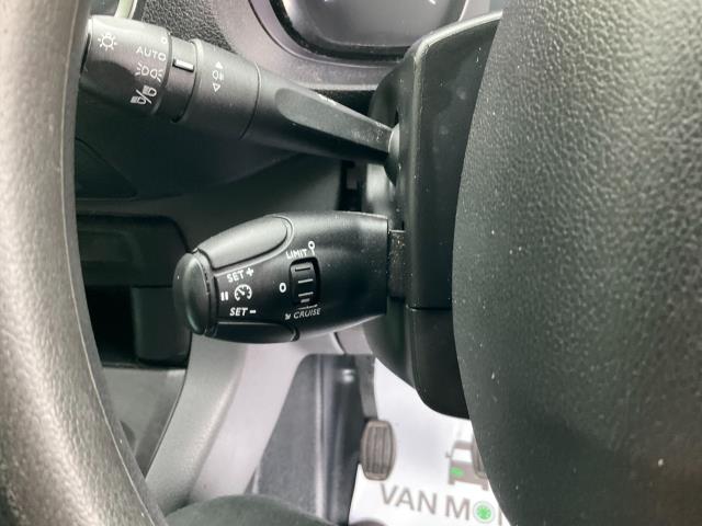 2020 Peugeot Expert 1200 1.5 Bluehdi 100 Professional Van (NU70HZR) Image 31