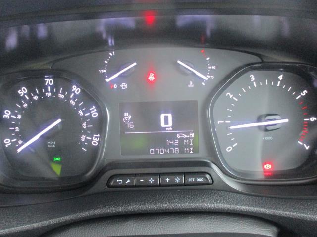 2020 Peugeot Expert 1400 2.0 Bluehdi 120 Professional Van (NU70KYW) Image 13