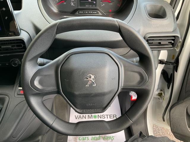 2020 Peugeot Partner 1000 1.5 Bluehdi 100 Professional Van (NU70LGC) Image 17