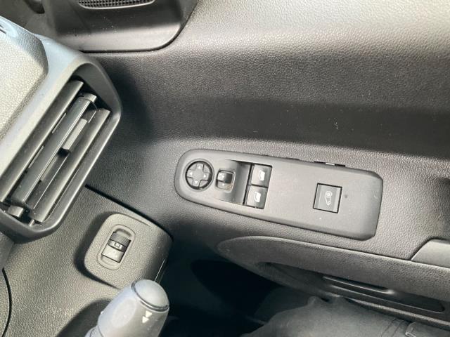 2020 Peugeot Partner 1000 1.5 Bluehdi 100 Professional Van (NU70LGC) Image 31
