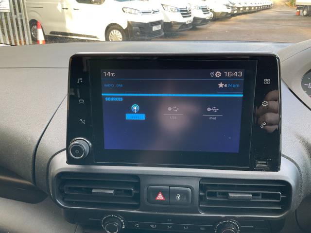2020 Peugeot Partner 1000 1.5 Bluehdi 100 Professional Van (NU70LGC) Image 21