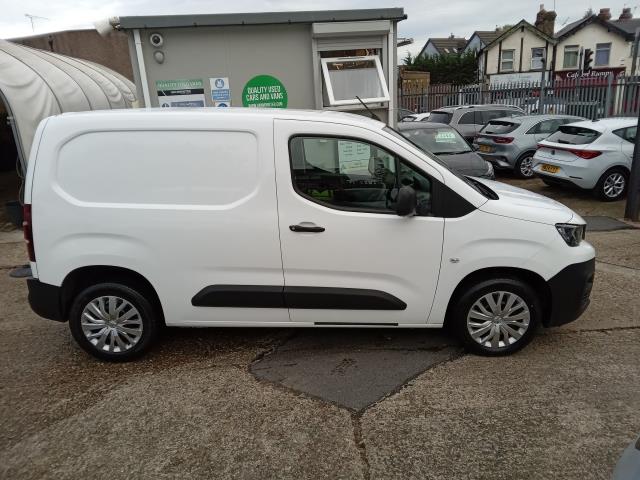 2020 Peugeot Partner 1000 1.5 Bluehdi 100 Professional Van (NU70LHA) Image 8