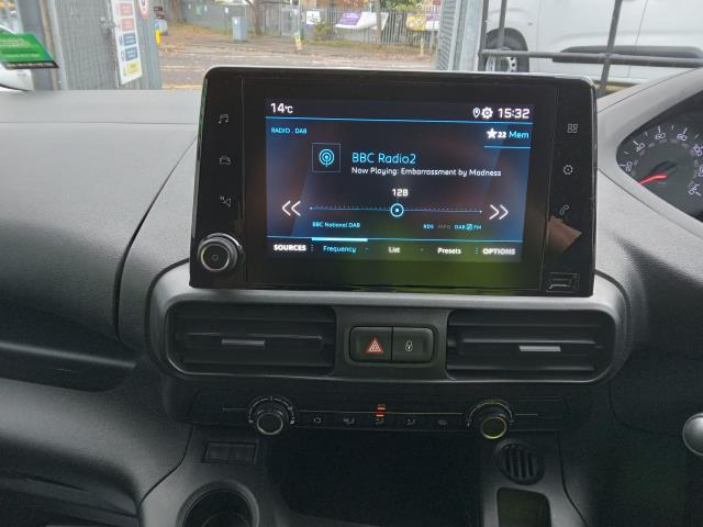 2020 Peugeot Partner 1000 1.5 Bluehdi 100 Professional Van (NU70LHA) Image 25