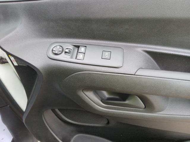 2020 Peugeot Partner 1000 1.5 Bluehdi 100 Professional Van (NU70LHA) Image 27
