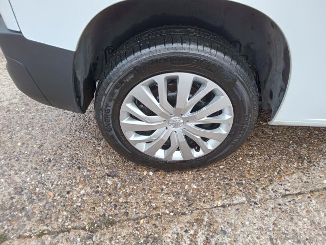 2020 Peugeot Partner 1000 1.5 Bluehdi 100 Professional Van (NU70LHA) Image 29