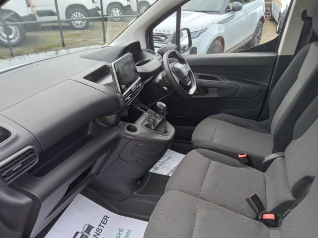 2020 Peugeot Partner 1000 1.5 Bluehdi 100 Professional Van (NU70LHA) Image 16