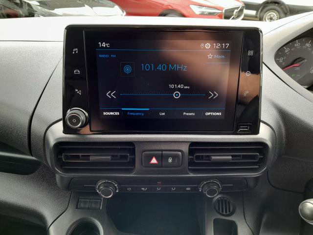 2020 Peugeot Partner 1000 1.5 Bluehdi 100 Professional Van (NU70NMY) Image 19