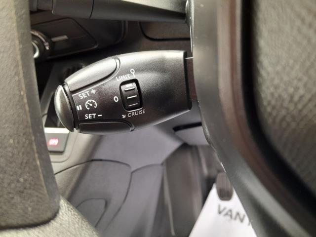 2020 Peugeot Partner 1000 1.5 Bluehdi 100 Professional Van (NU70NMY) Image 24