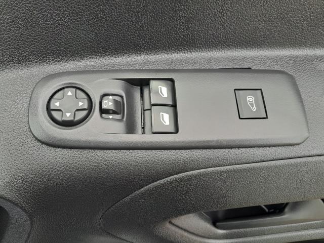 2020 Peugeot Partner 1000 1.5 Bluehdi 100 Professional Van (NU70NMY) Image 22