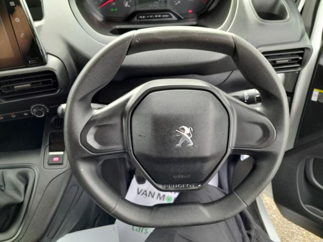 2020 Peugeot Partner 1000 1.5 Bluehdi 100 Professional Van (NU70NMY) Image 18
