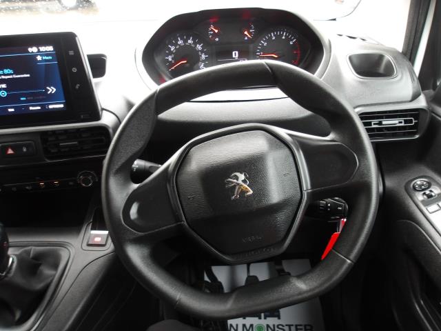 2020 Peugeot Partner 1000 1.5 Bluehdi 100 Professional Van (NU70NWD) Image 30