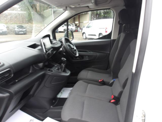 2020 Peugeot Partner 1000 1.5 Bluehdi 100 Professional Van (NU70NWD) Image 15