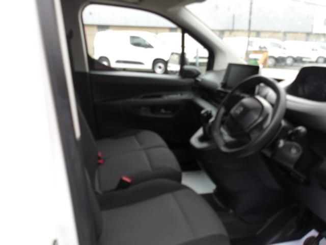 2020 Peugeot Partner 1000 1.5 Bluehdi 100 Professional Van (NU70NWD) Image 18