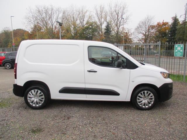 2020 Peugeot Partner 1000 1.5 Bluehdi 100 Professional Van (NU70ULN) Image 3