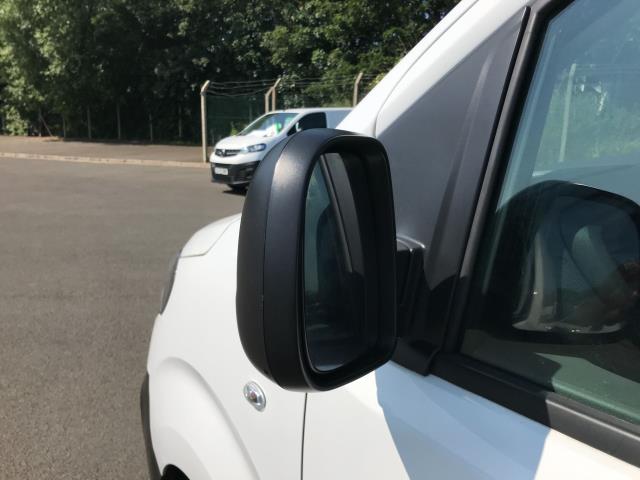 2020 Peugeot Expert 1000 1.5 Bluehdi 100 Professional Van (NU70VKK) Image 16