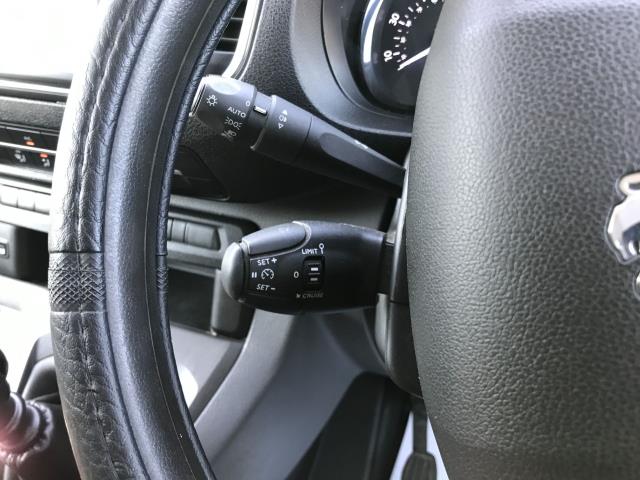 2020 Peugeot Expert 1000 1.5 Bluehdi 100 Professional Van (NU70VKK) Image 27
