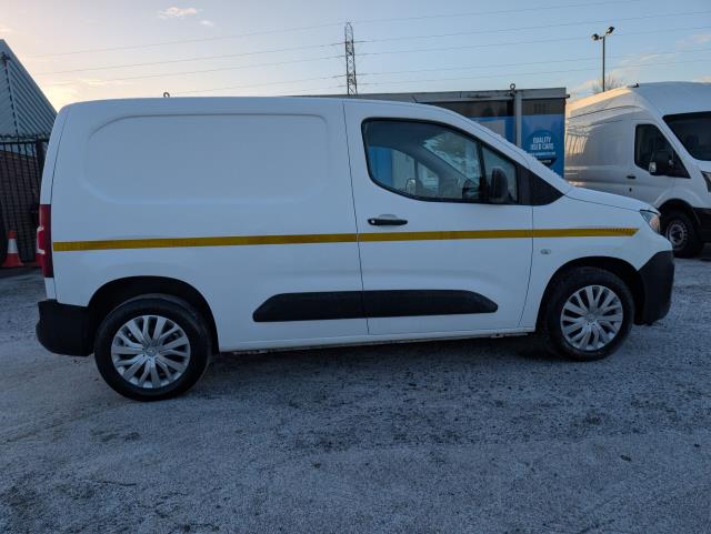 2020 Peugeot Partner 1000 1.5 Bluehdi 100 Professional Van (NU70VRD) Image 14