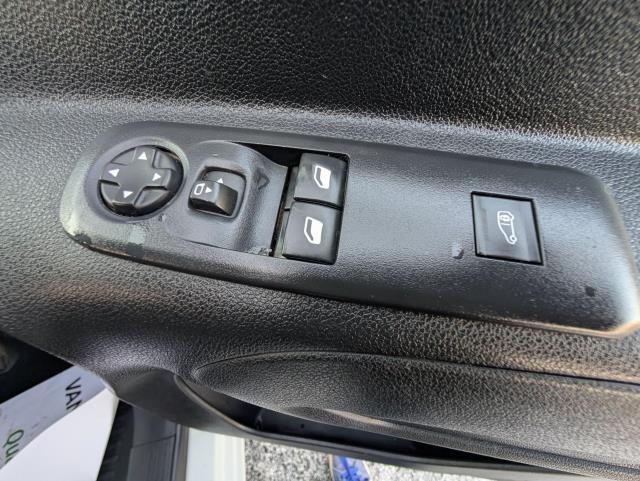 2020 Peugeot Partner 1000 1.5 Bluehdi 100 Professional Van (NU70VRD) Image 21