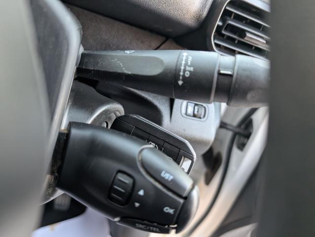 2020 Peugeot Partner 1000 1.5 Bluehdi 100 Professional Van (NU70VRD) Image 22