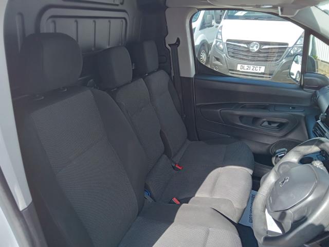 2020 Peugeot Partner 1000 1.5 Bluehdi 100 Professional Van (NU70VRL) Image 22