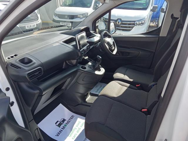 2020 Peugeot Partner 1000 1.5 Bluehdi 100 Professional Van (NU70VRL) Image 14