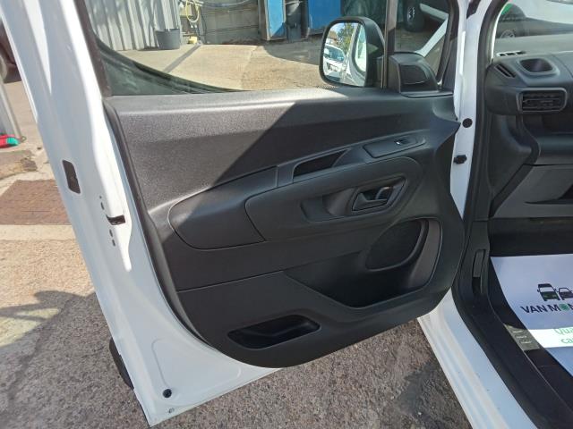2020 Peugeot Partner 1000 1.5 Bluehdi 100 Professional Van (NU70VRL) Image 17