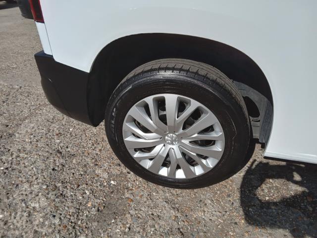 2020 Peugeot Partner 1000 1.5 Bluehdi 100 Professional Van (NU70VRL) Image 11