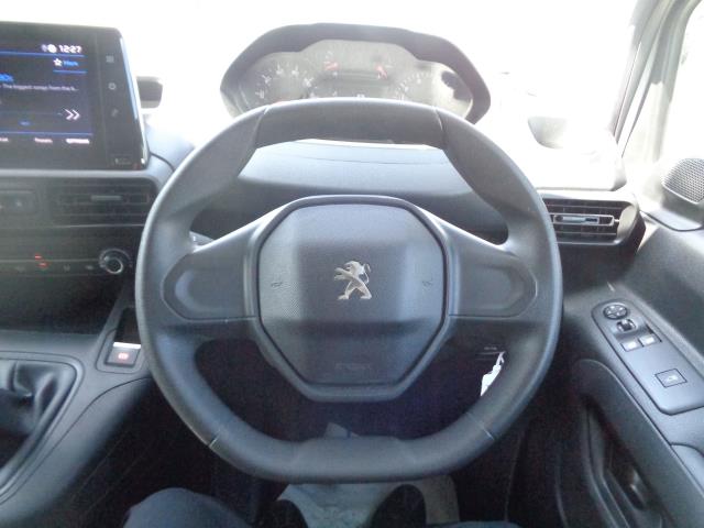 2020 Peugeot Partner 950 1.5 Bluehdi 100 Professional Van (NU70VTK) Image 24