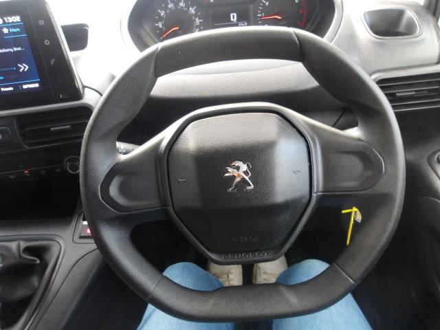 2020 Peugeot Partner 950 1.5 Bluehdi 100 Professional Van (NU70VUS) Image 31