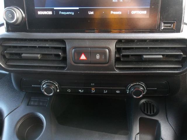 2020 Peugeot Partner 950 1.5 Bluehdi 100 Professional Van (NU70VWM) Image 26