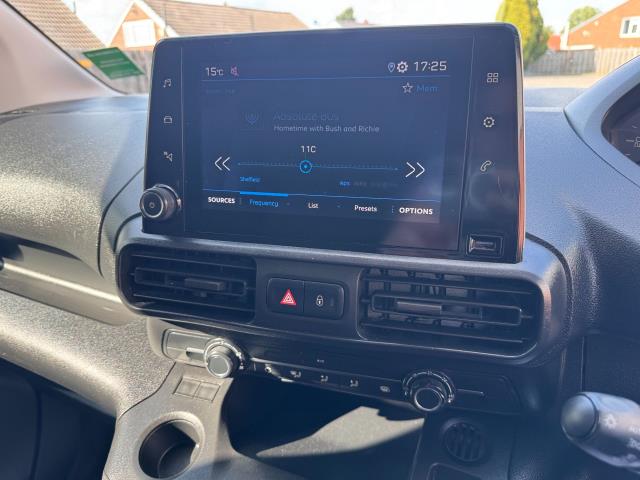 2020 Peugeot Partner 950 1.5 Bluehdi 100 LONG Professional Van (NU70VYL) Image 23