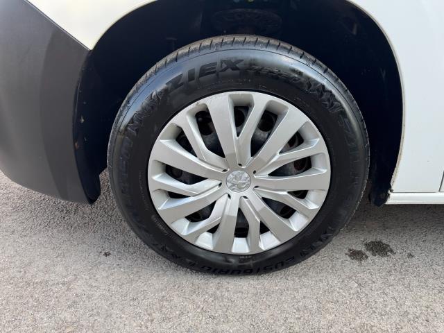 2020 Peugeot Partner 950 1.5 Bluehdi 100 LONG Professional Van (NU70VYL) Image 56