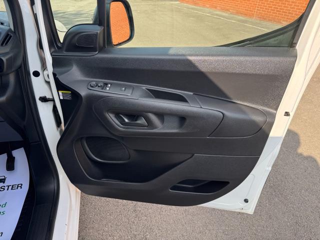2020 Peugeot Partner 950 1.5 Bluehdi 100 LONG Professional Van (NU70VYL) Image 18