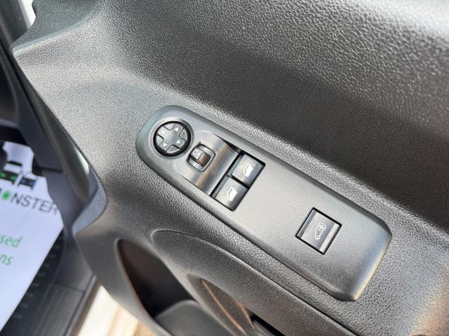 2020 Peugeot Partner 950 1.5 Bluehdi 100 LONG Professional Van (NU70VYL) Image 19