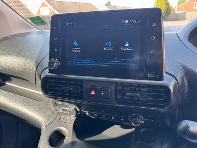 2020 Peugeot Partner 950 1.5 Bluehdi 100 LONG Professional Van (NU70VYL) Image 24