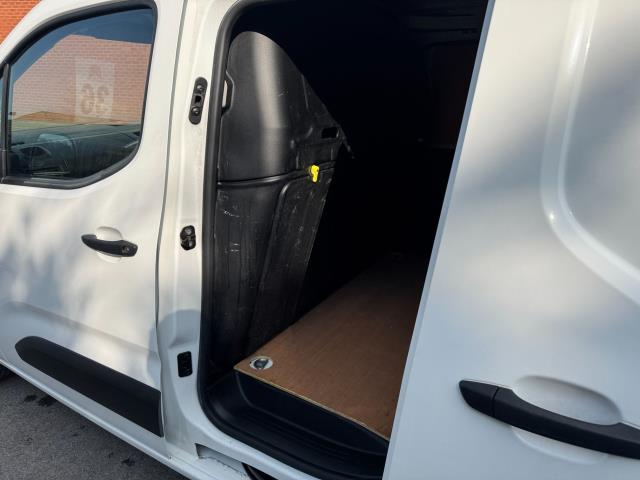 2020 Peugeot Partner 950 1.5 Bluehdi 100 LONG Professional Van (NU70VYL) Image 39