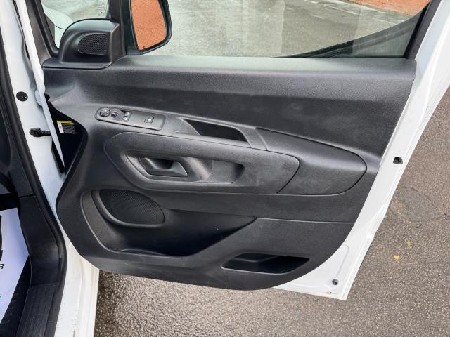 2020 Peugeot Partner L2 850 1.5 Bluehdi 100 Professional Crew Van EURO 6 (NU70WFM) Image 19