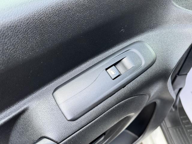 2020 Peugeot Partner L2 850 1.5 Bluehdi 100 Professional Crew Van EURO 6 (NU70WFM) Image 36