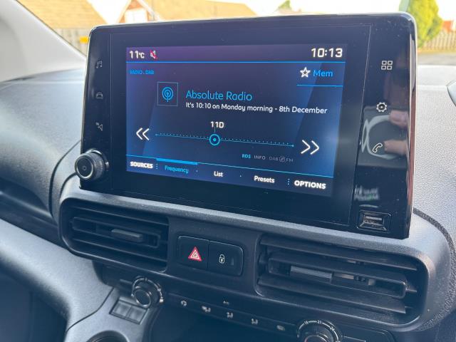 2020 Peugeot Partner L2 850 1.5 Bluehdi 100 Professional Crew Van EURO 6 (NU70WFM) Image 24