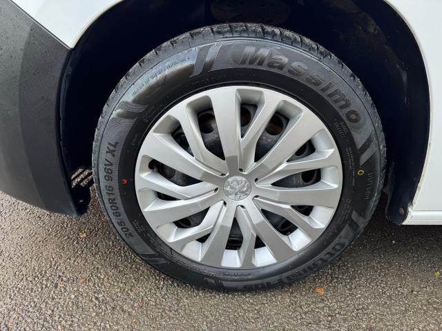 2020 Peugeot Partner L2 850 1.5 Bluehdi 100 Professional Crew Van EURO 6 (NU70WFM) Image 59