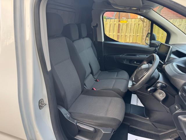 2020 Peugeot Partner 1000 1.5 Bluehdi 100 Professional Van (NU70XWM) Image 16