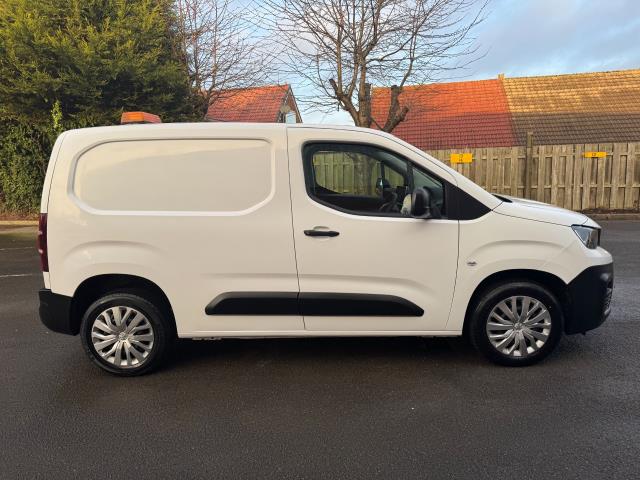 2020 Peugeot Partner 1000 1.5 Bluehdi 100 Professional Van (NU70XWM) Image 10