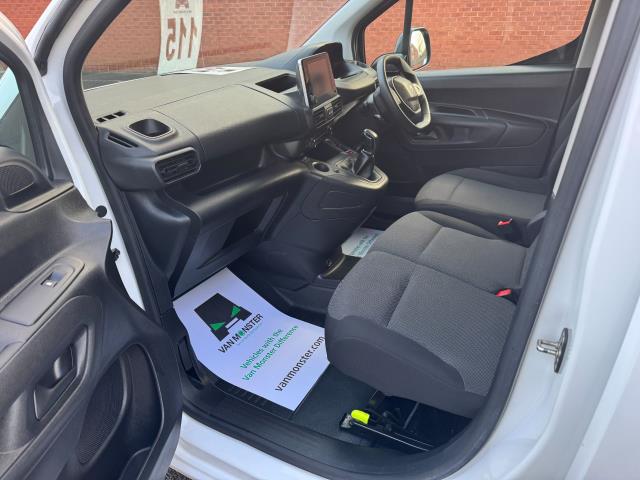 2020 Peugeot Partner 1000 1.5 Bluehdi 100 Professional Van (NU70XWM) Image 27