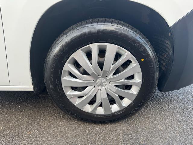 2020 Peugeot Partner 1000 1.5 Bluehdi 100 Professional Van (NU70XWM) Image 52